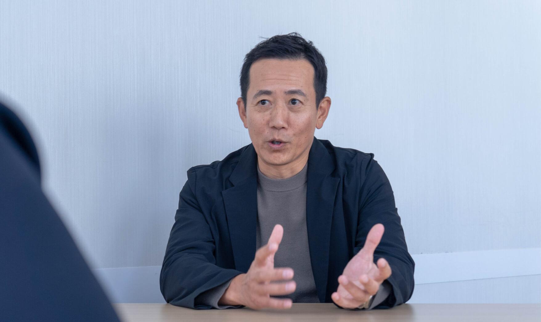 鈴木氏